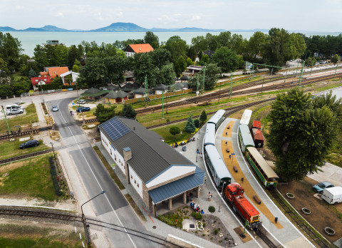 A kisvasút állomása Balatonfenyvesen