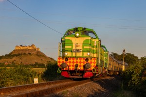 M40 114 olajzöld szerelvénnyel Sümegen. img_8280.jpg