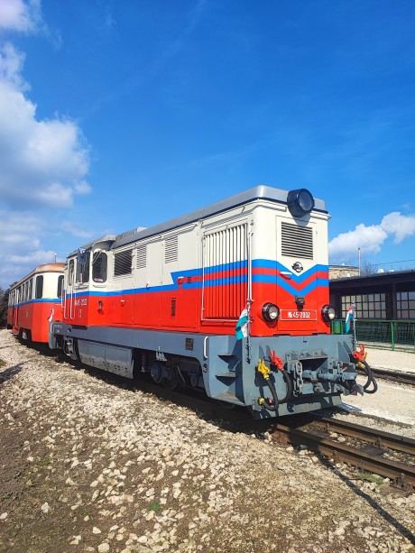 A nemzeti ünnepen sürített menetrend érvényes a kisvasúton. A nemzeti ünnepen sürített menetrend érvényes a kisvasúton.