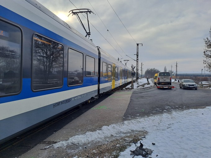 Tatabányai ütközés kisbusszal Tatabányai ütközés kisbusszal