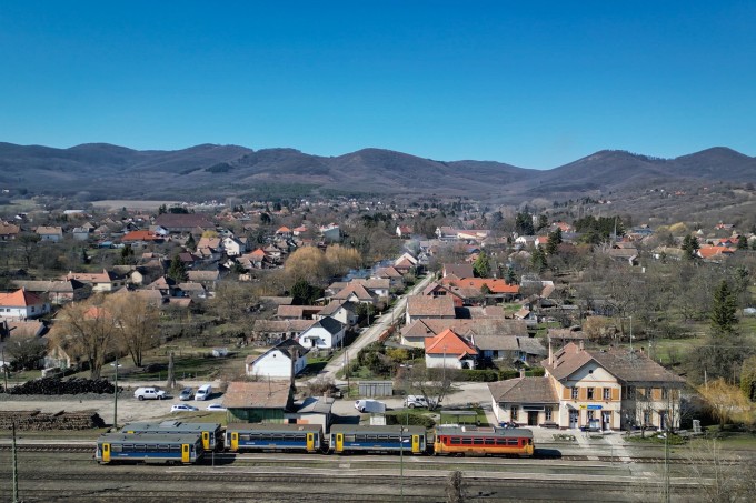 Szombattól újra a teljes vonalon közlekednek a vonatok Vác és Balassagyarmat között Szombattól újra a teljes vonalon közlekednek a vonatok Vác és Balassagyarmat között